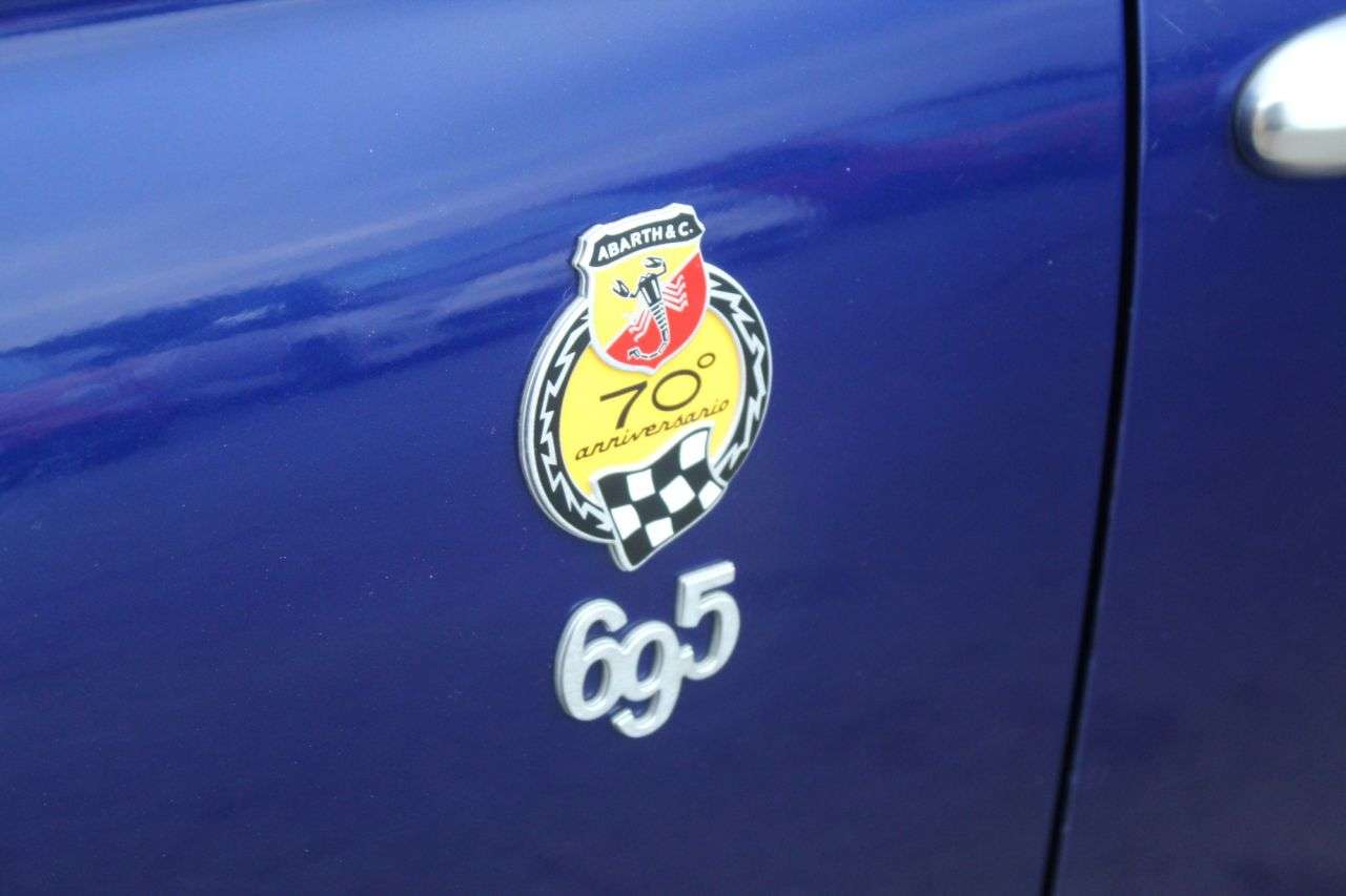 2021 ABARTH 695 2021 ABARTH 695