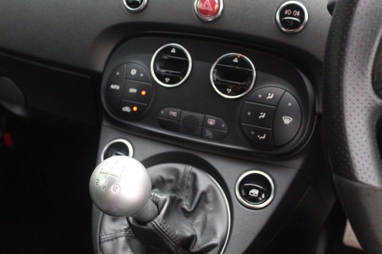 2021 ABARTH 695 2021 ABARTH 695