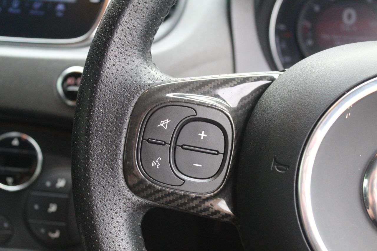 2021 ABARTH 695 2021 ABARTH 695