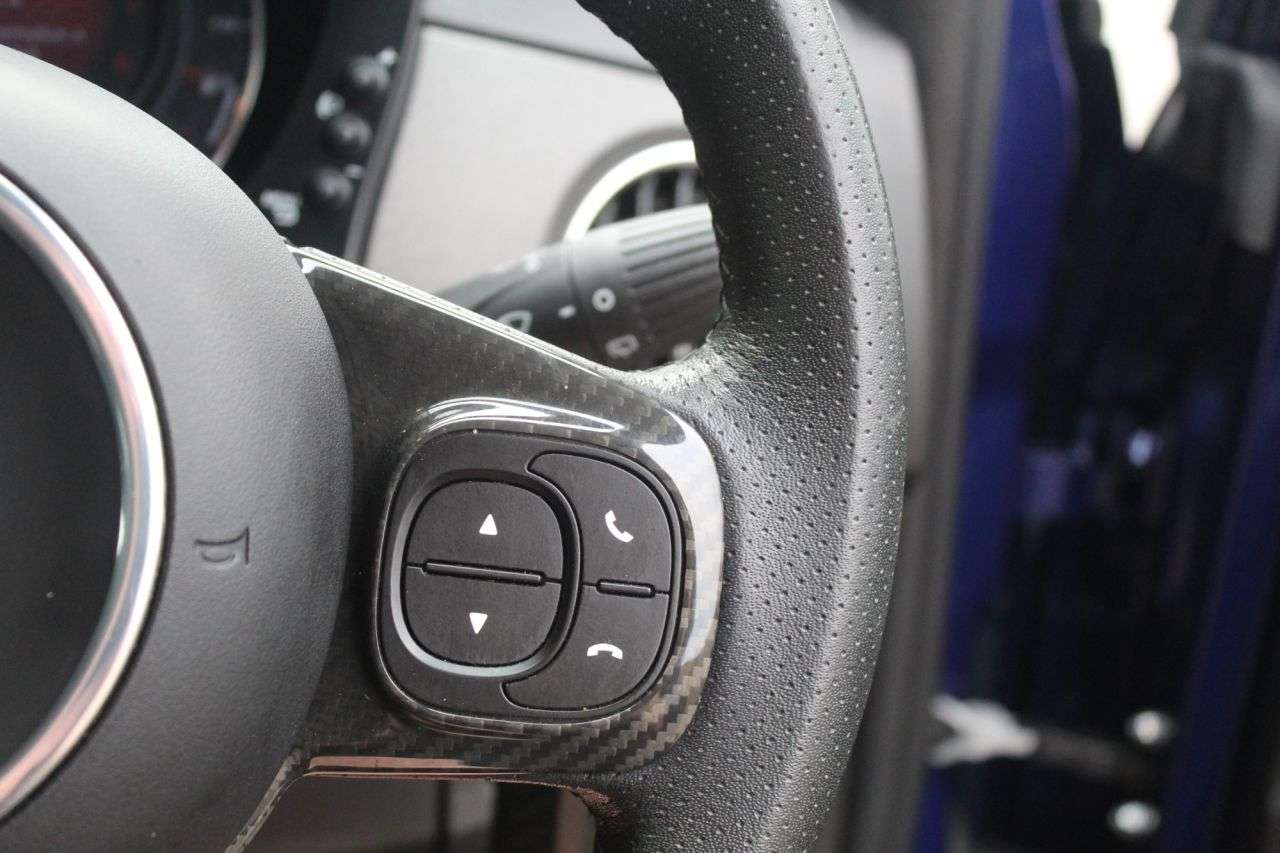 2021 ABARTH 695 2021 ABARTH 695