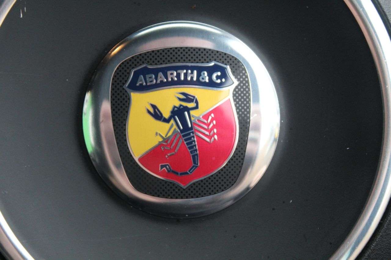 2021 ABARTH 695 2021 ABARTH 695