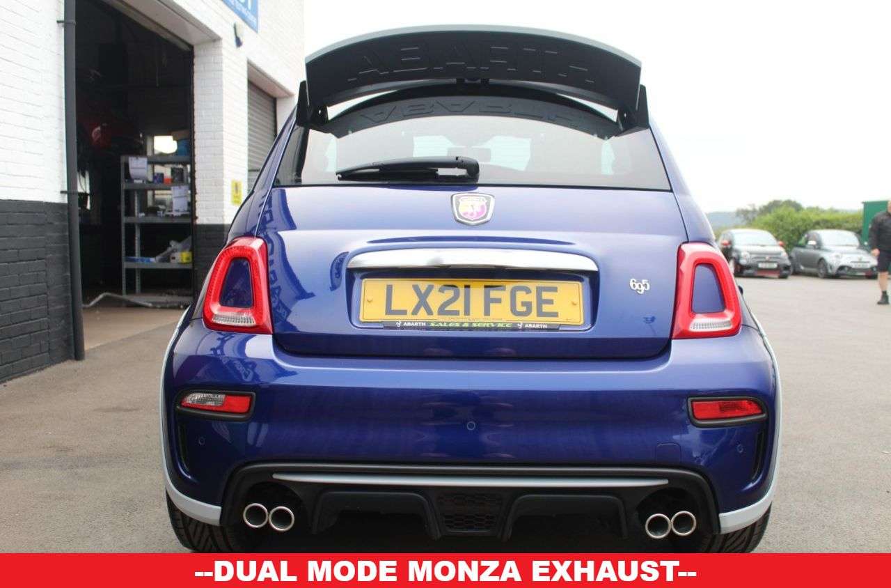 2021 ABARTH 695 2021 ABARTH 695