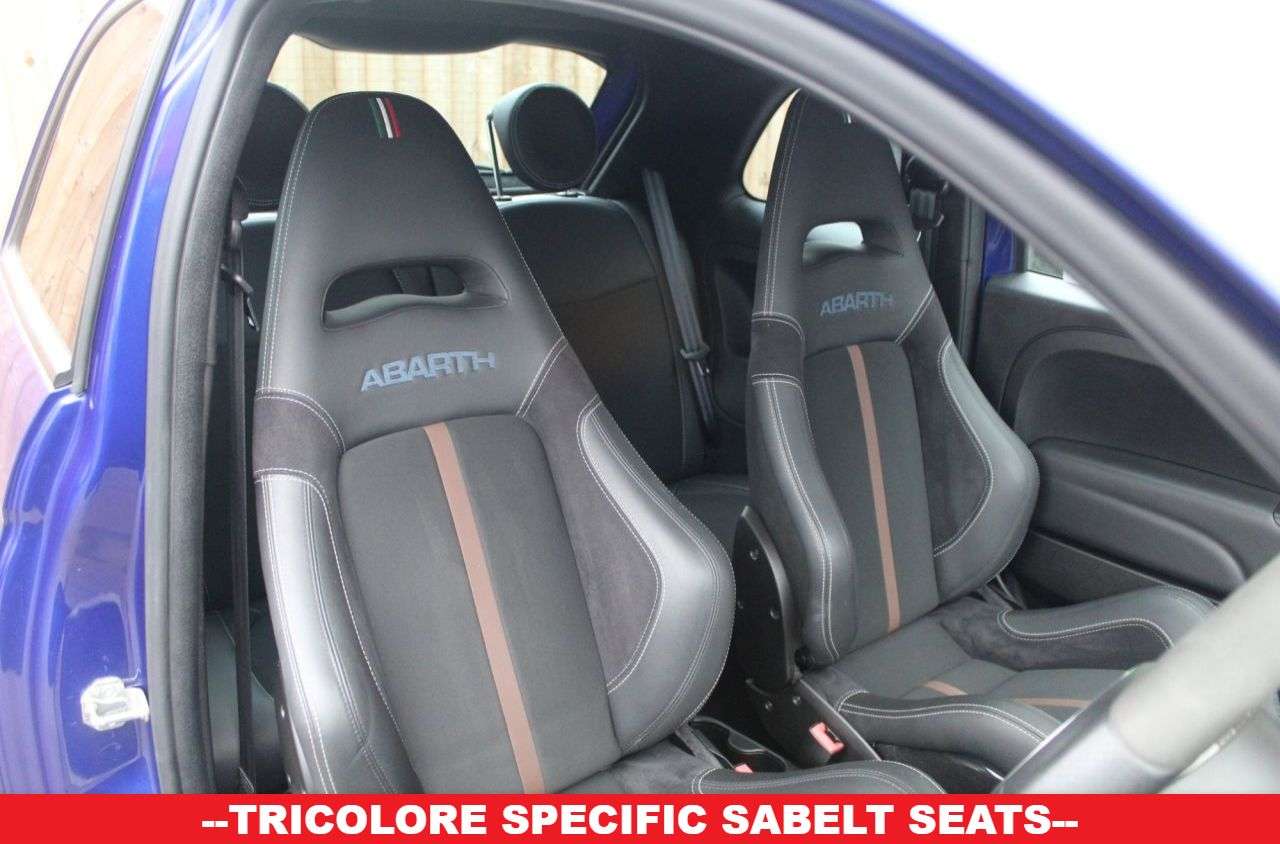 2021 ABARTH 695 2021 ABARTH 695