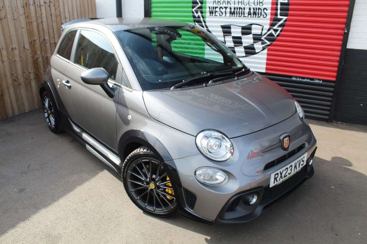 2023 ABARTH 695 2023 ABARTH 695