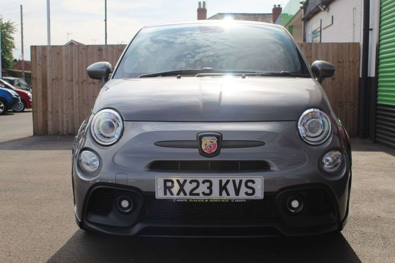 2023 ABARTH 695 2023 ABARTH 695