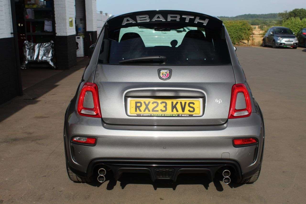 2023 ABARTH 695 2023 ABARTH 695