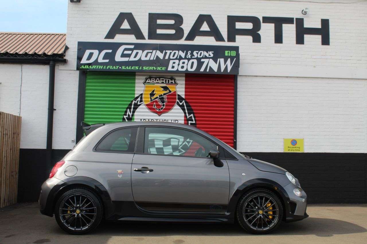 2023 ABARTH 695 2023 ABARTH 695
