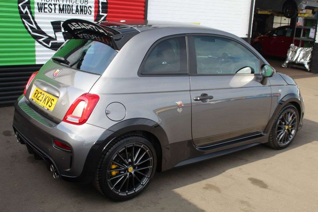 2023 ABARTH 695 2023 ABARTH 695