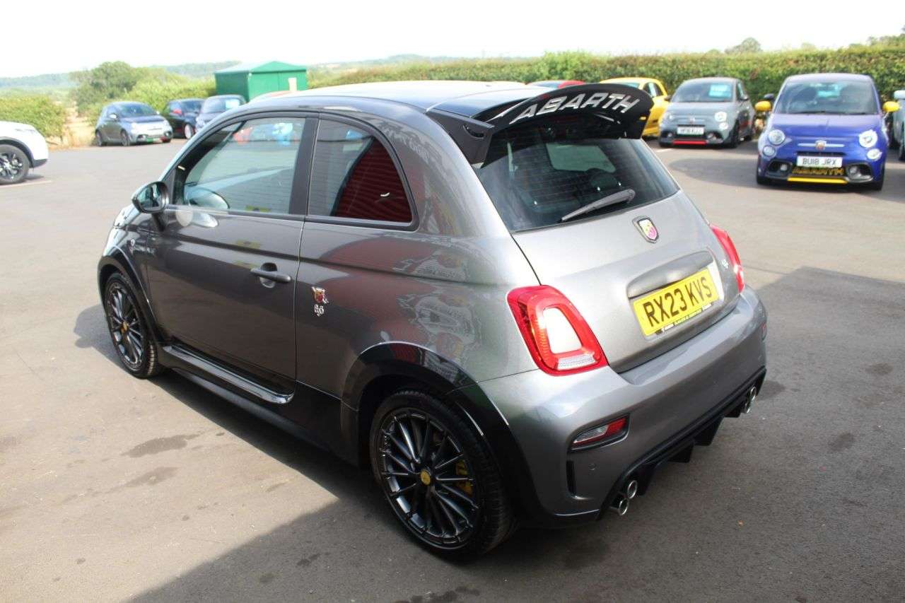 2023 ABARTH 695 2023 ABARTH 695