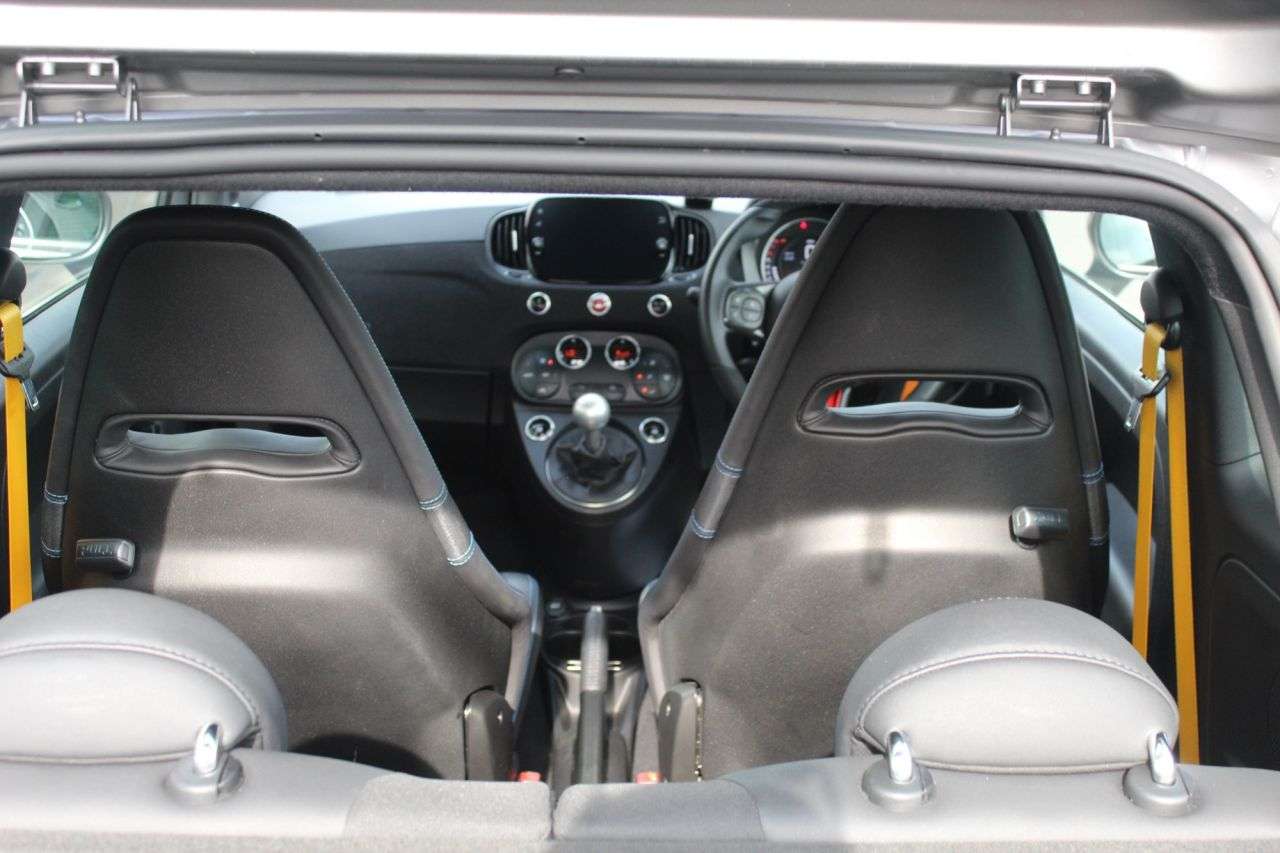 2023 ABARTH 695 2023 ABARTH 695