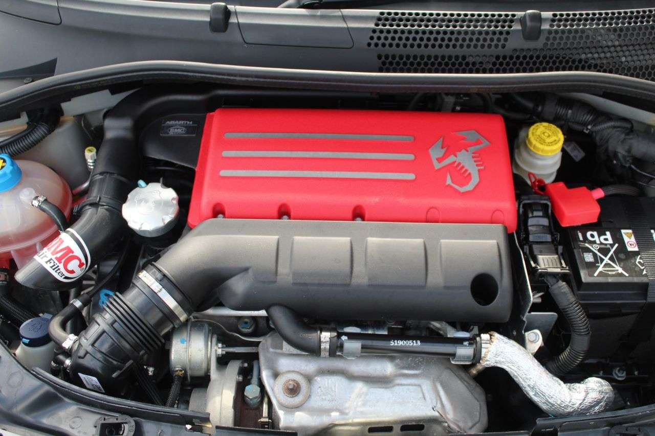 2023 ABARTH 695 2023 ABARTH 695