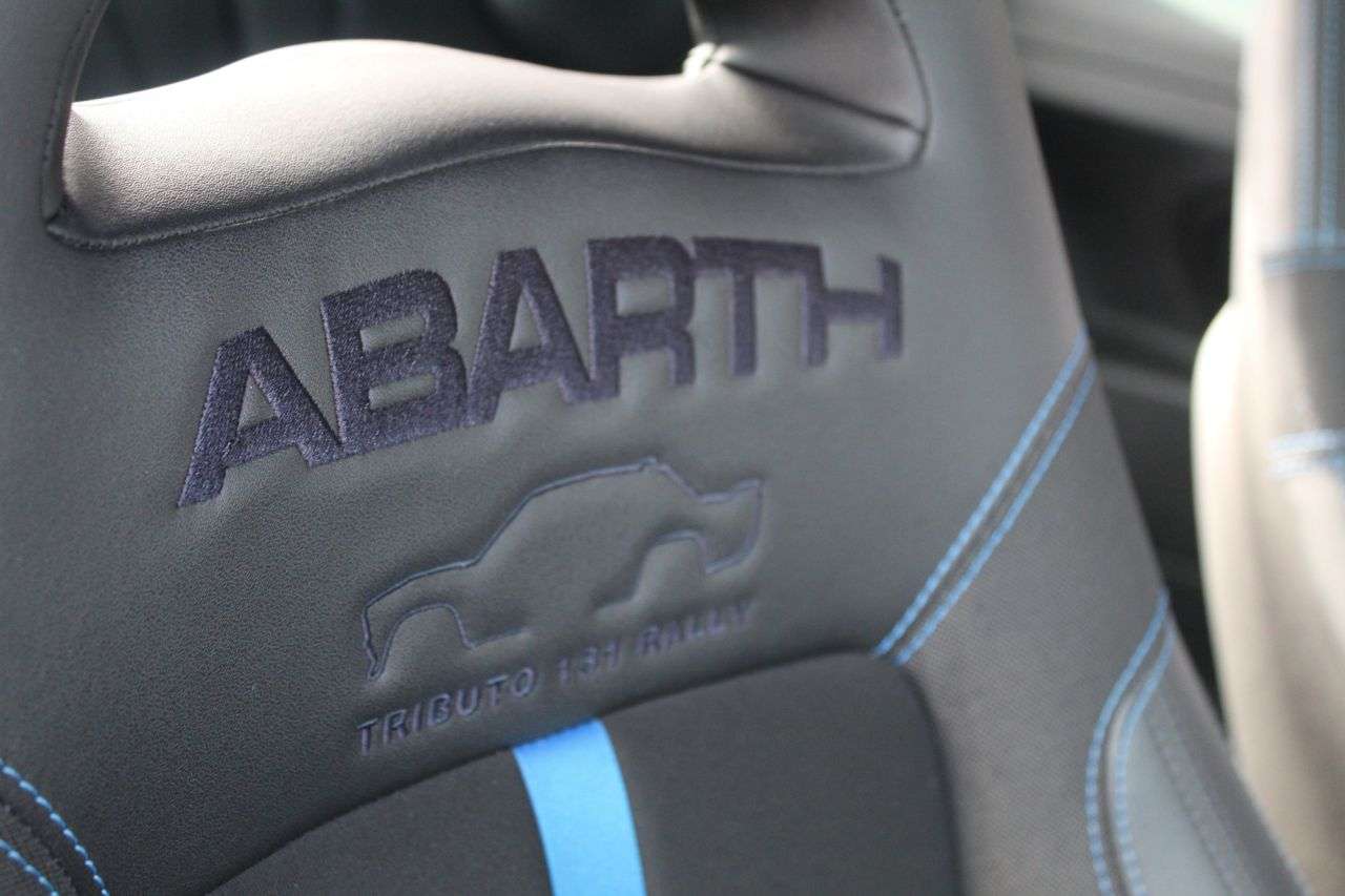 2023 ABARTH 695 2023 ABARTH 695