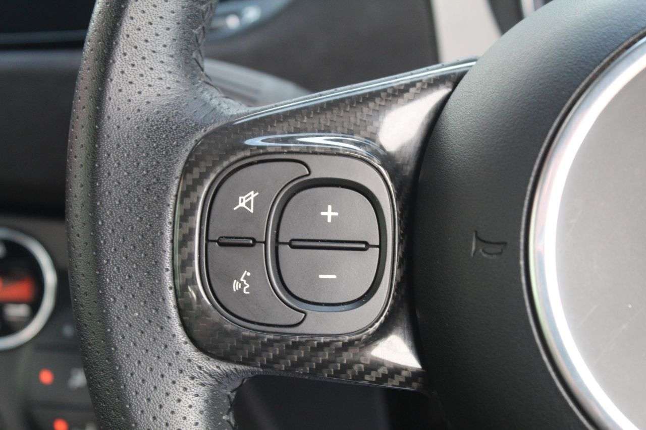2023 ABARTH 695 2023 ABARTH 695