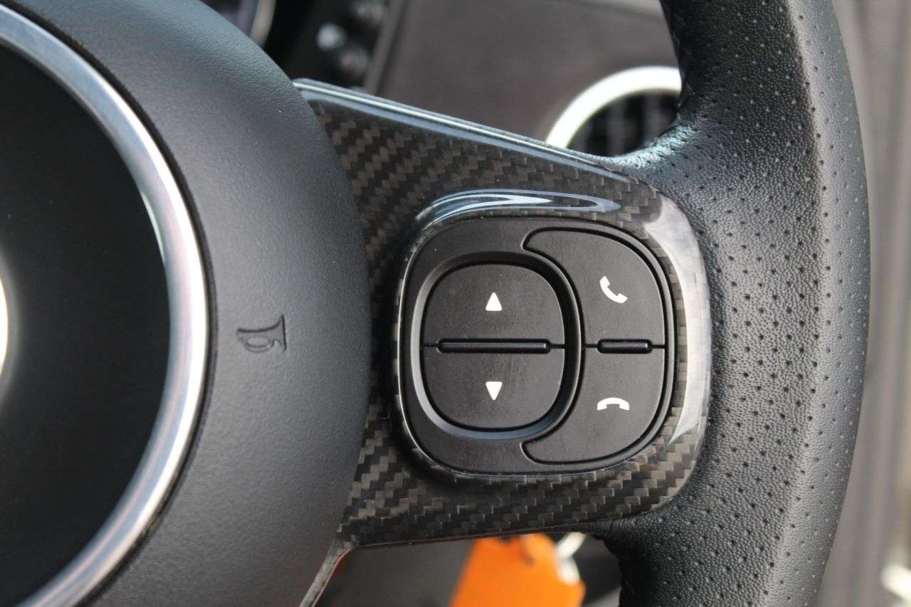 2023 ABARTH 695 2023 ABARTH 695