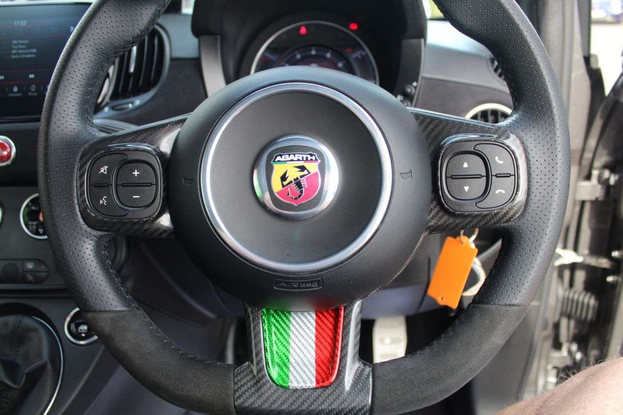 2023 ABARTH 695 2023 ABARTH 695