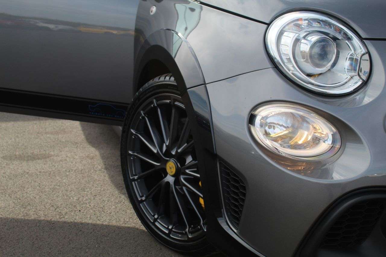 2023 ABARTH 695 2023 ABARTH 695