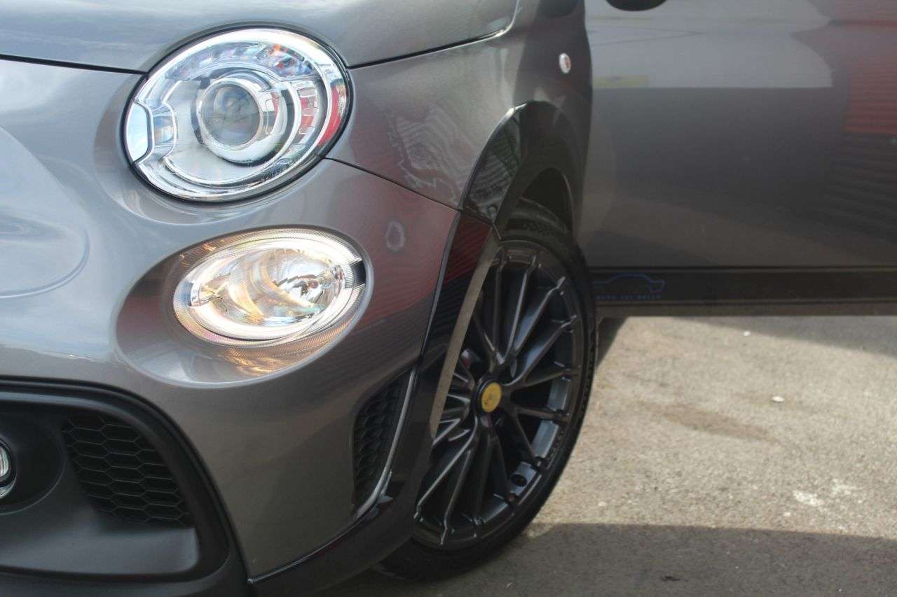 2023 ABARTH 695 2023 ABARTH 695