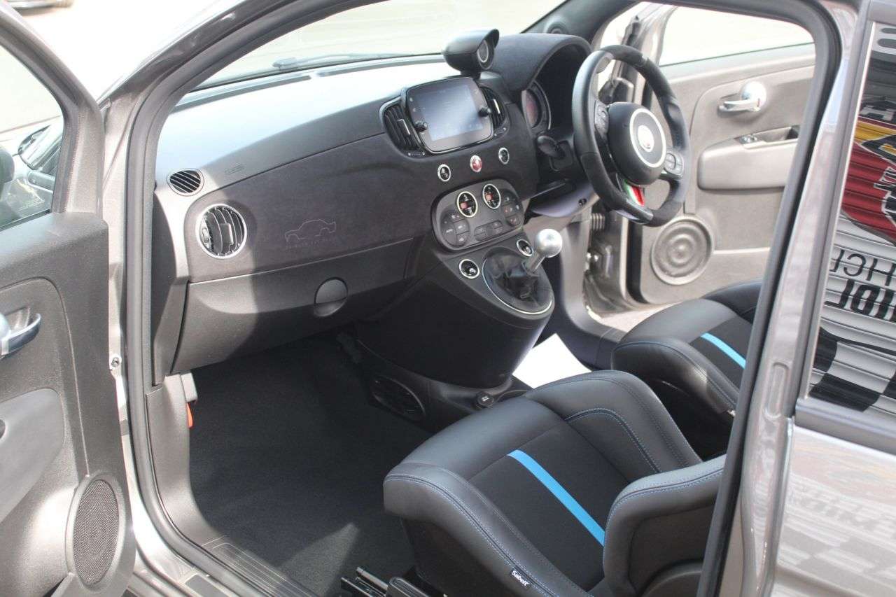 2023 ABARTH 695 2023 ABARTH 695