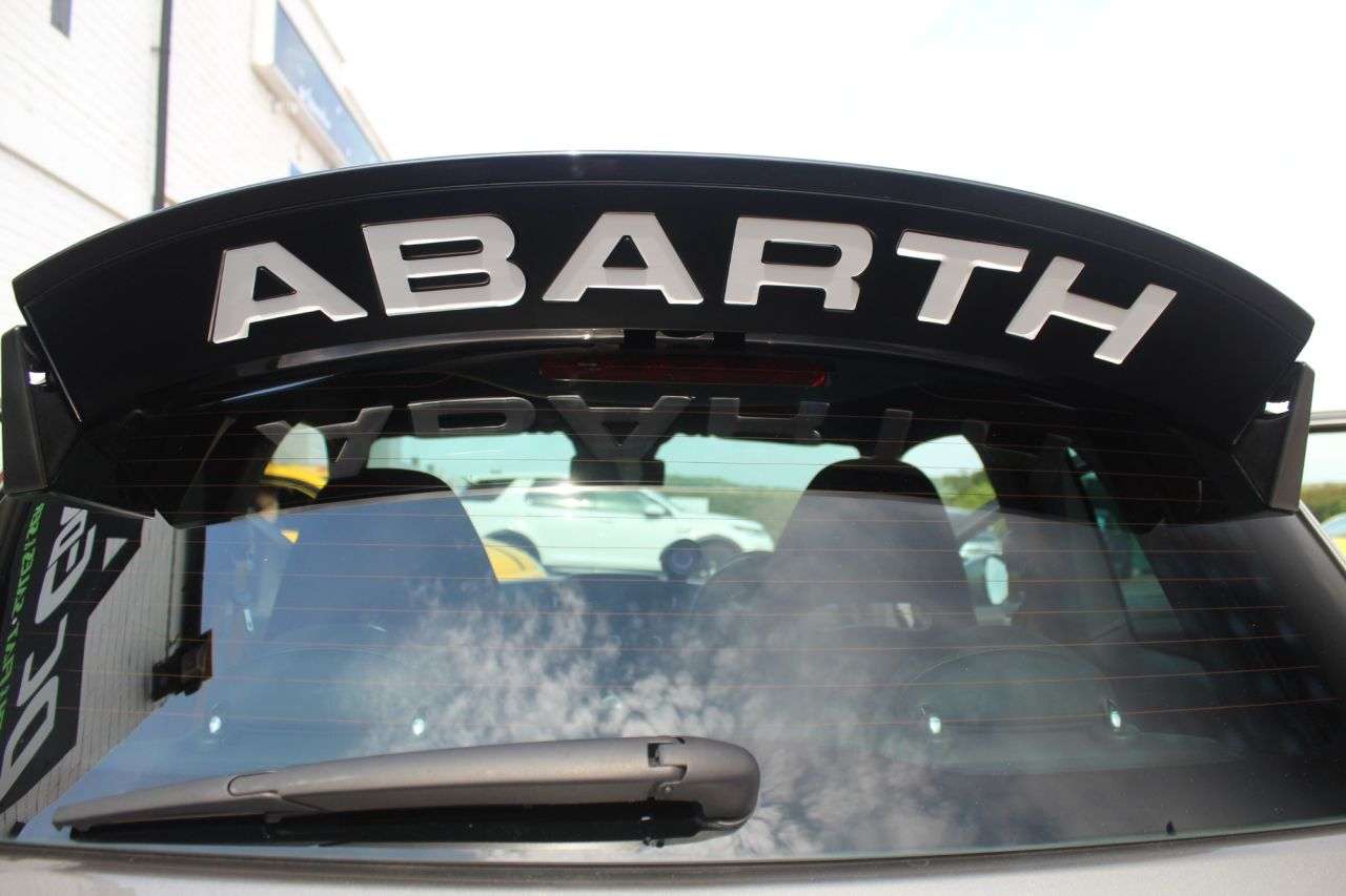 2023 ABARTH 695 2023 ABARTH 695