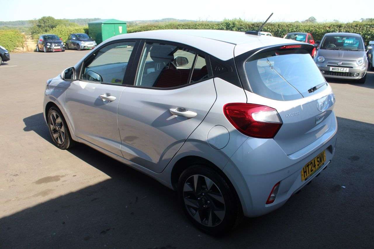 2024 HYUNDAI I10 2024 HYUNDAI I10