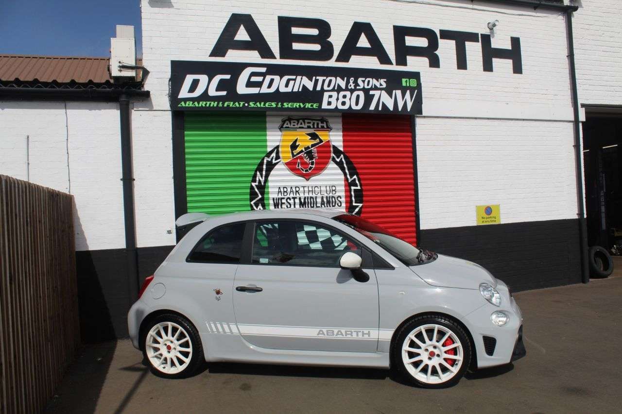 A 2022 ABARTH 695 1.4 T-Jet EsseEsse Hatchback 3dr Petrol Manual Euro 6 (180 bhp) A 2022 ABARTH 695 1.4 T-Jet EsseEsse Hatchback 3dr Petrol Manual Euro 6 (180 bhp)