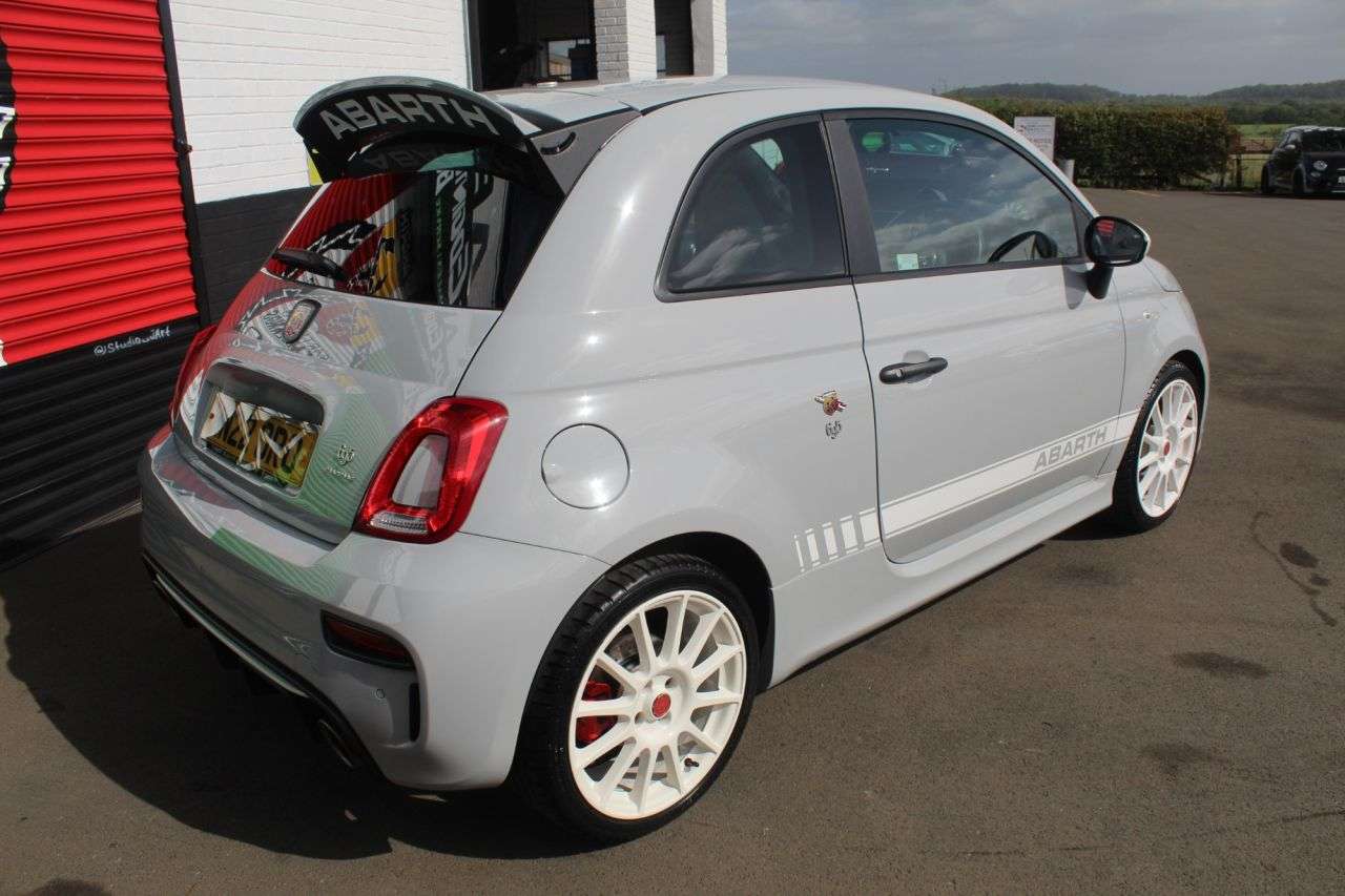 A 2022 ABARTH 695 1.4 T-Jet EsseEsse Hatchback 3dr Petrol Manual Euro 6 (180 bhp) A 2022 ABARTH 695 1.4 T-Jet EsseEsse Hatchback 3dr Petrol Manual Euro 6 (180 bhp)