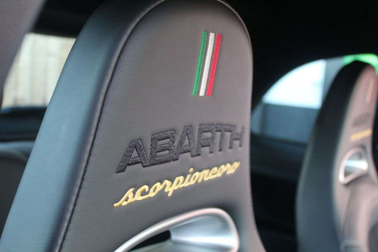 2021 ABARTH 595 2021 ABARTH 595