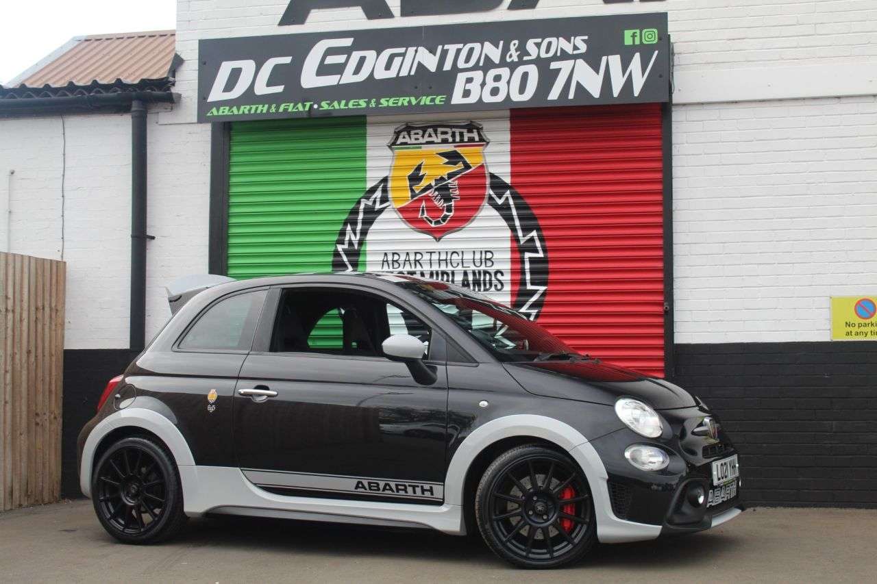 2021 ABARTH 695 2021 ABARTH 695