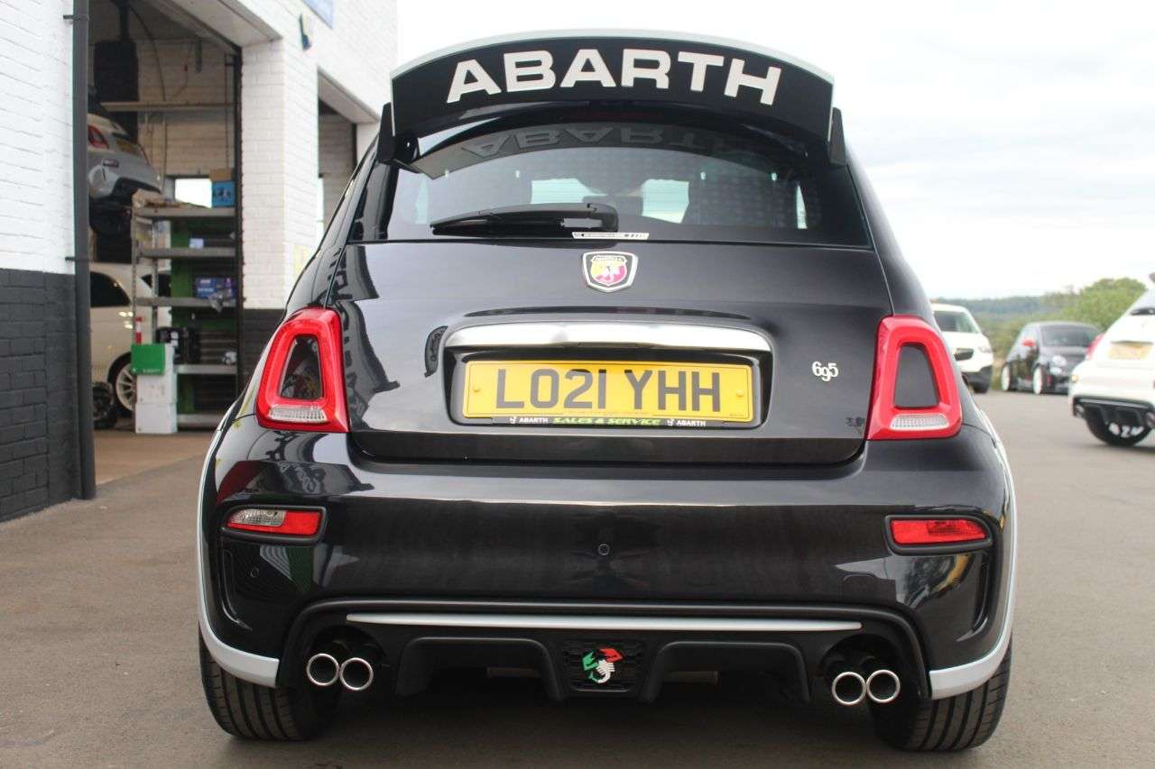 2021 ABARTH 695 2021 ABARTH 695