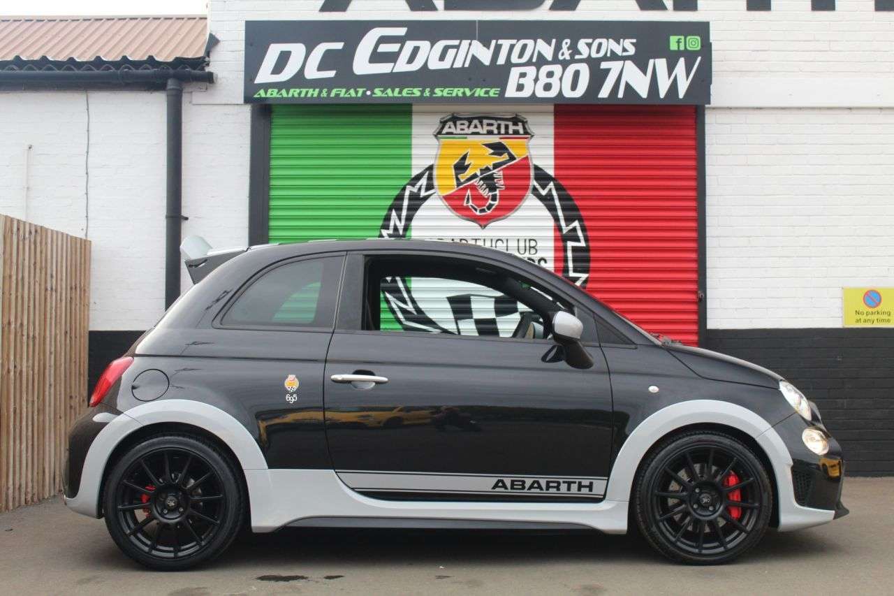 2021 ABARTH 695 2021 ABARTH 695