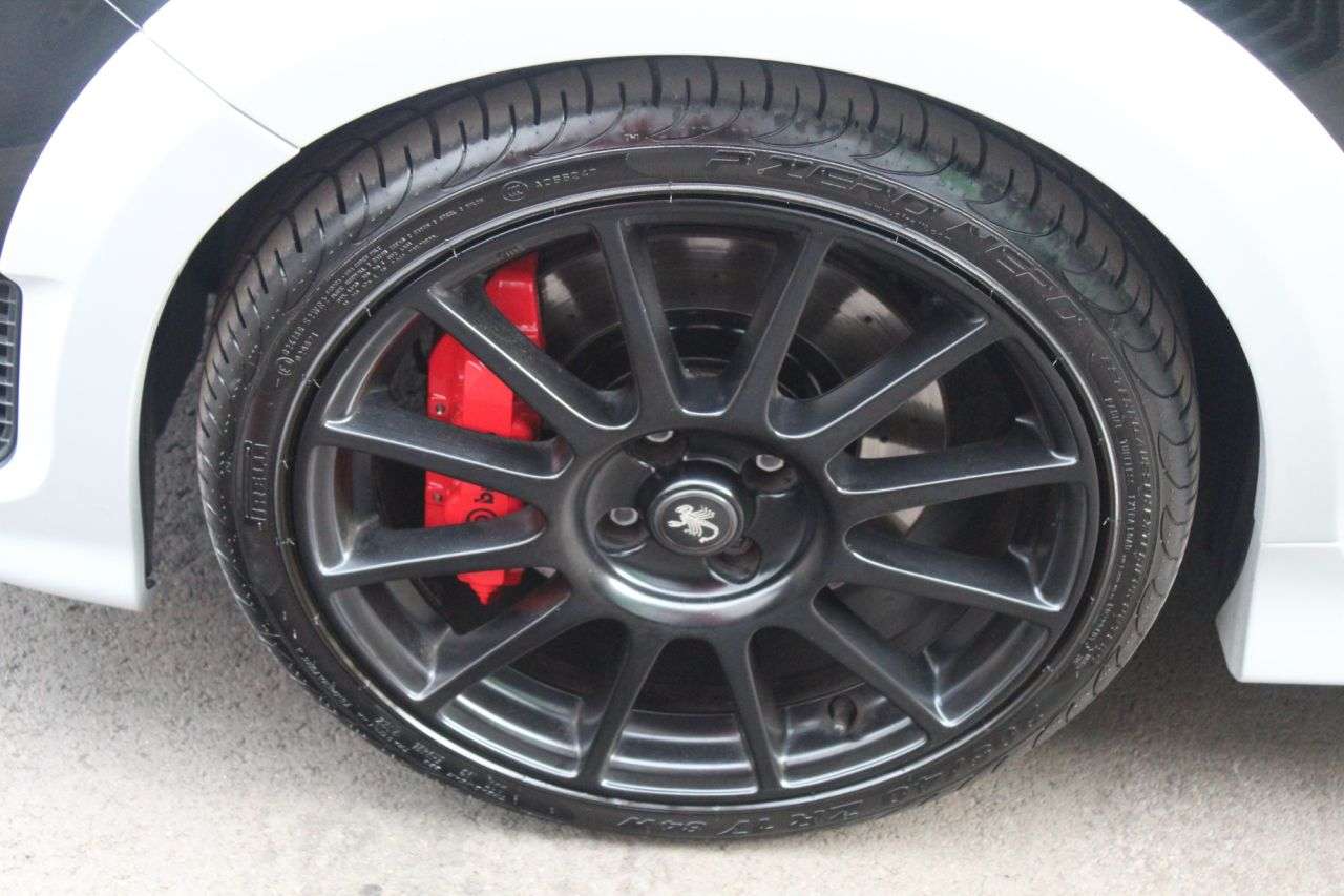 2021 ABARTH 695 2021 ABARTH 695