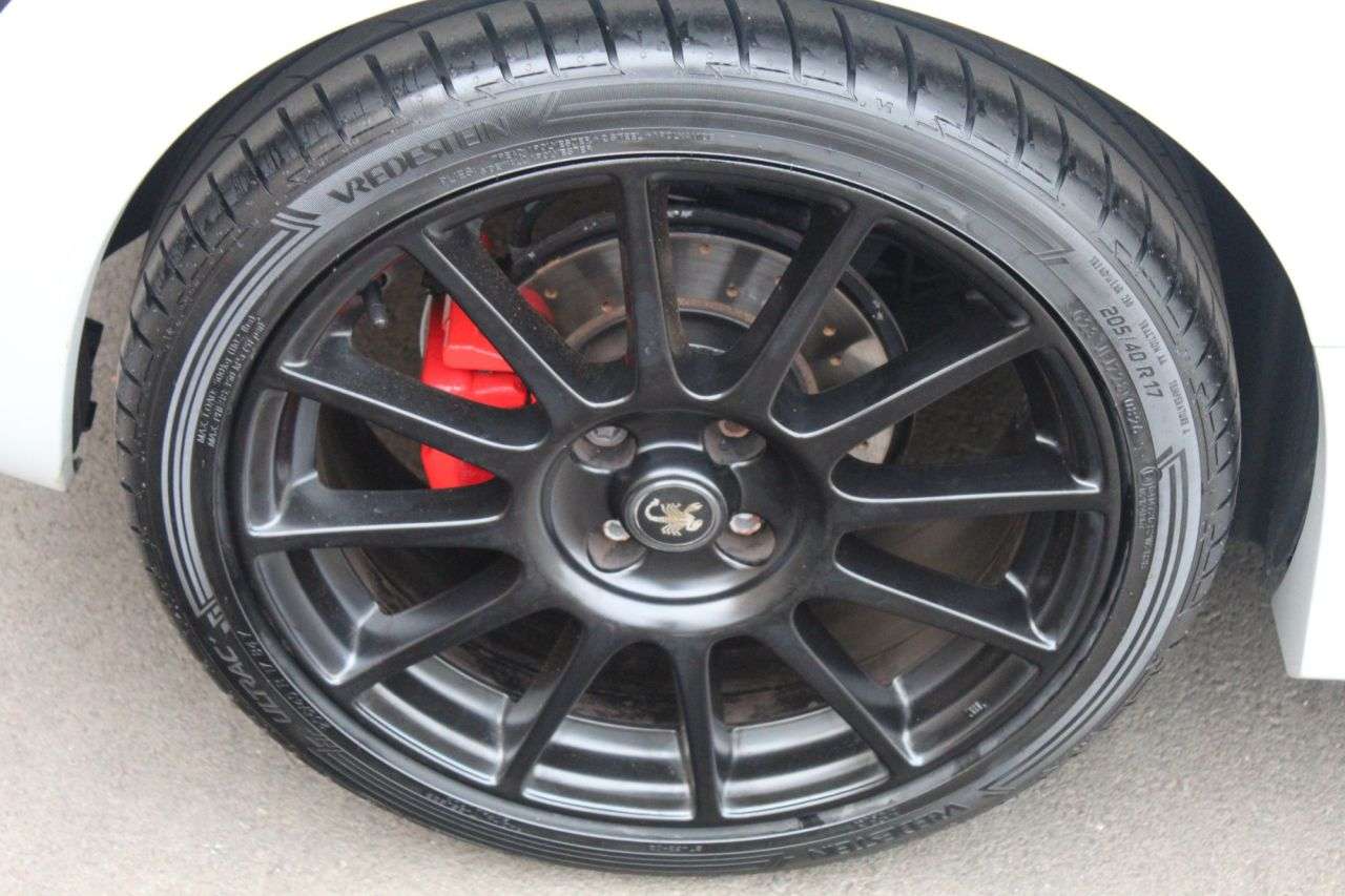 2021 ABARTH 695 2021 ABARTH 695