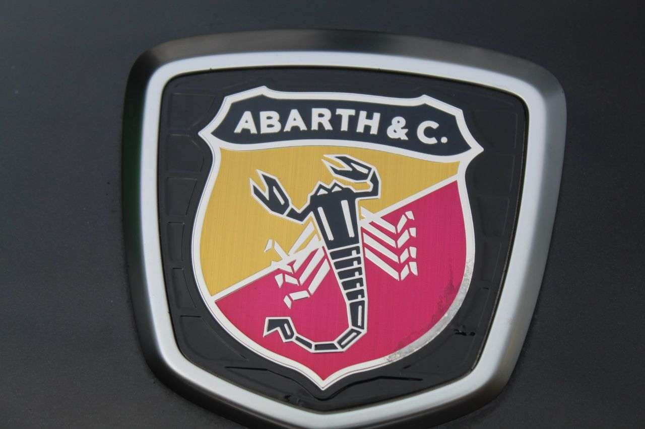 2021 ABARTH 695 2021 ABARTH 695