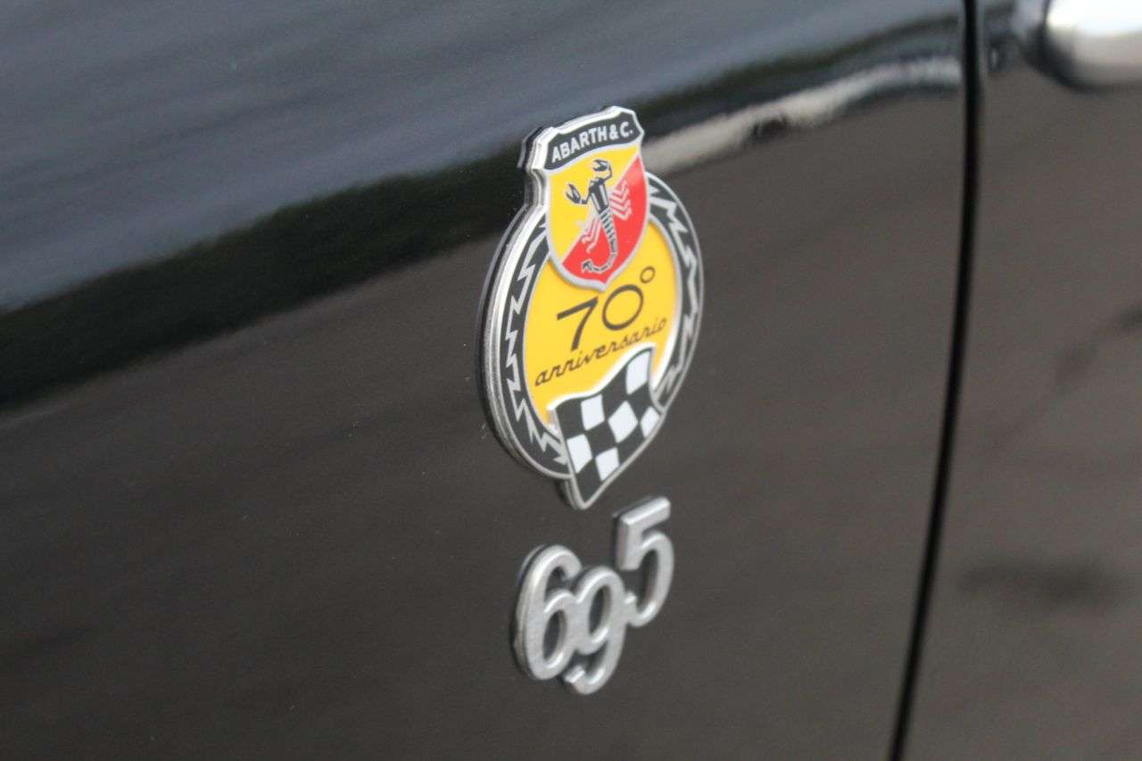 2021 ABARTH 695 2021 ABARTH 695