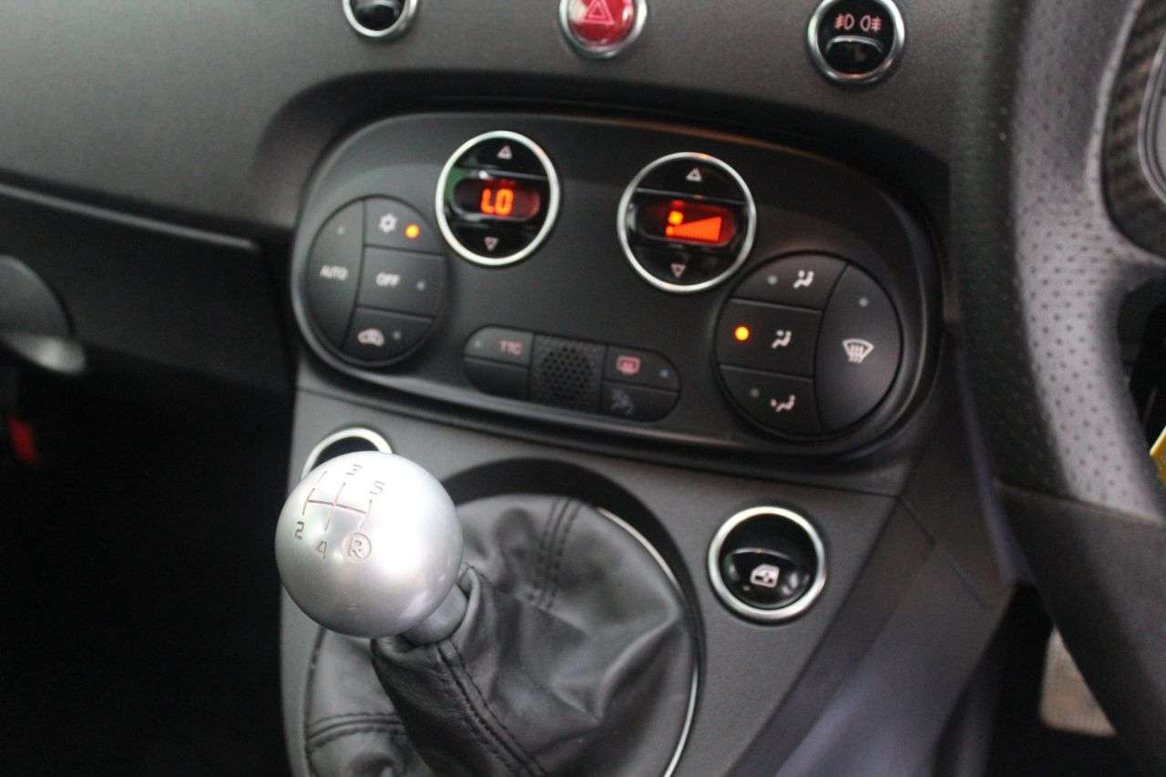2021 ABARTH 695 2021 ABARTH 695