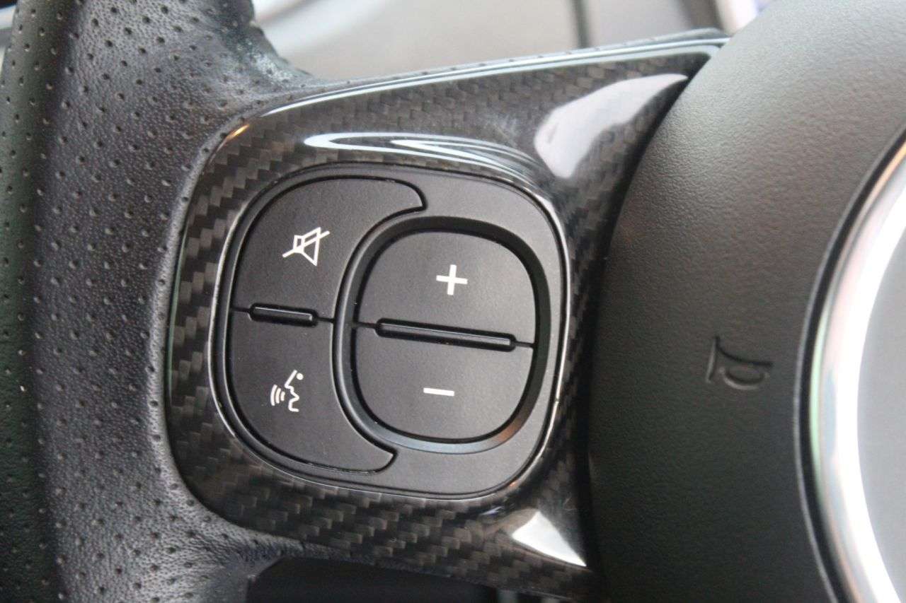 2021 ABARTH 695 2021 ABARTH 695