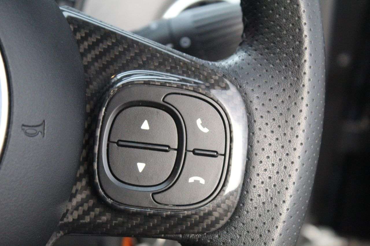 2021 ABARTH 695 2021 ABARTH 695