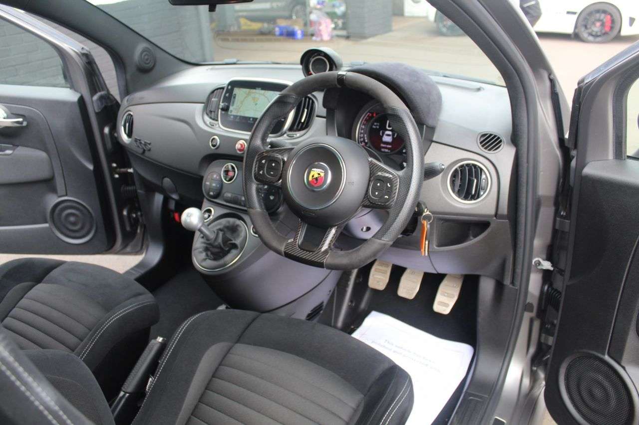 2021 ABARTH 595 2021 ABARTH 595