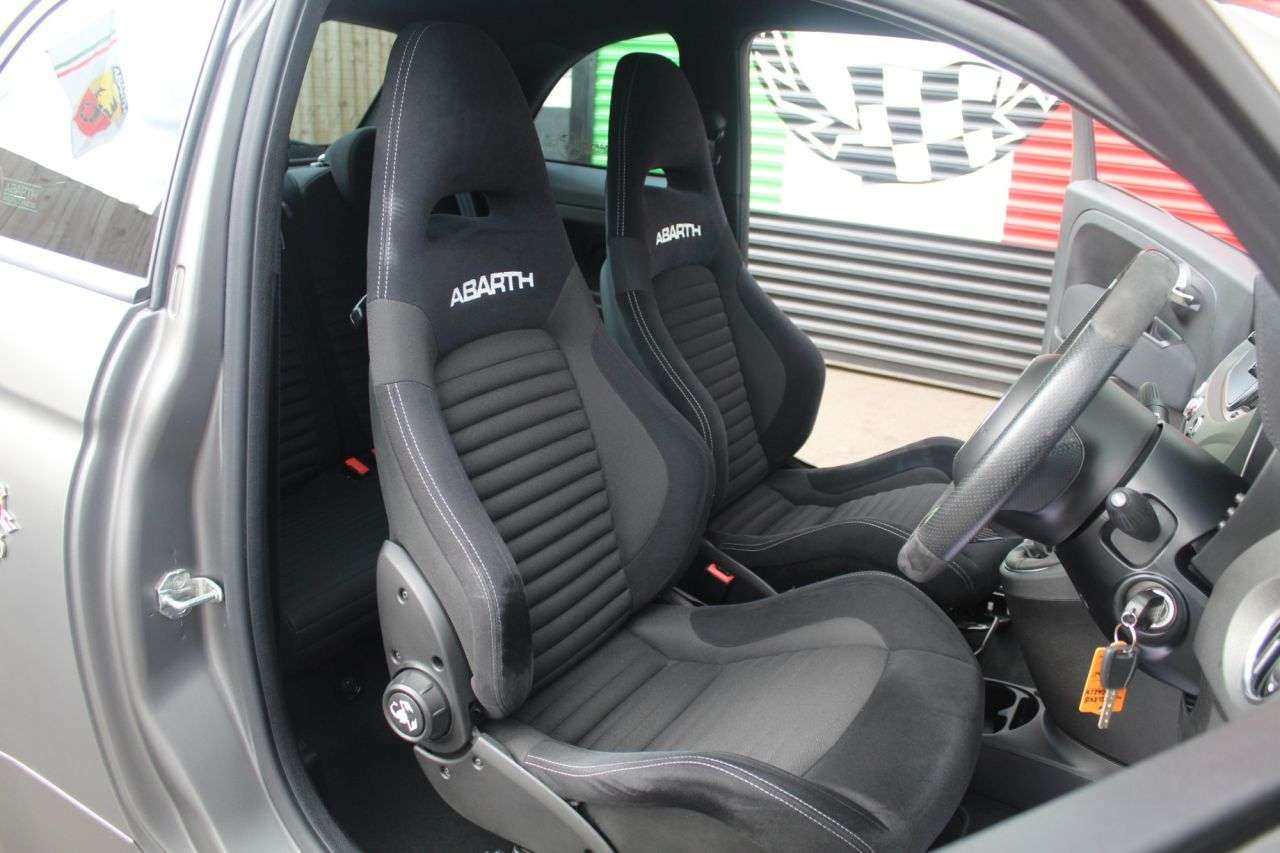 2021 ABARTH 595 2021 ABARTH 595