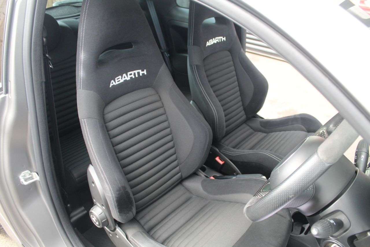 2021 ABARTH 595 2021 ABARTH 595
