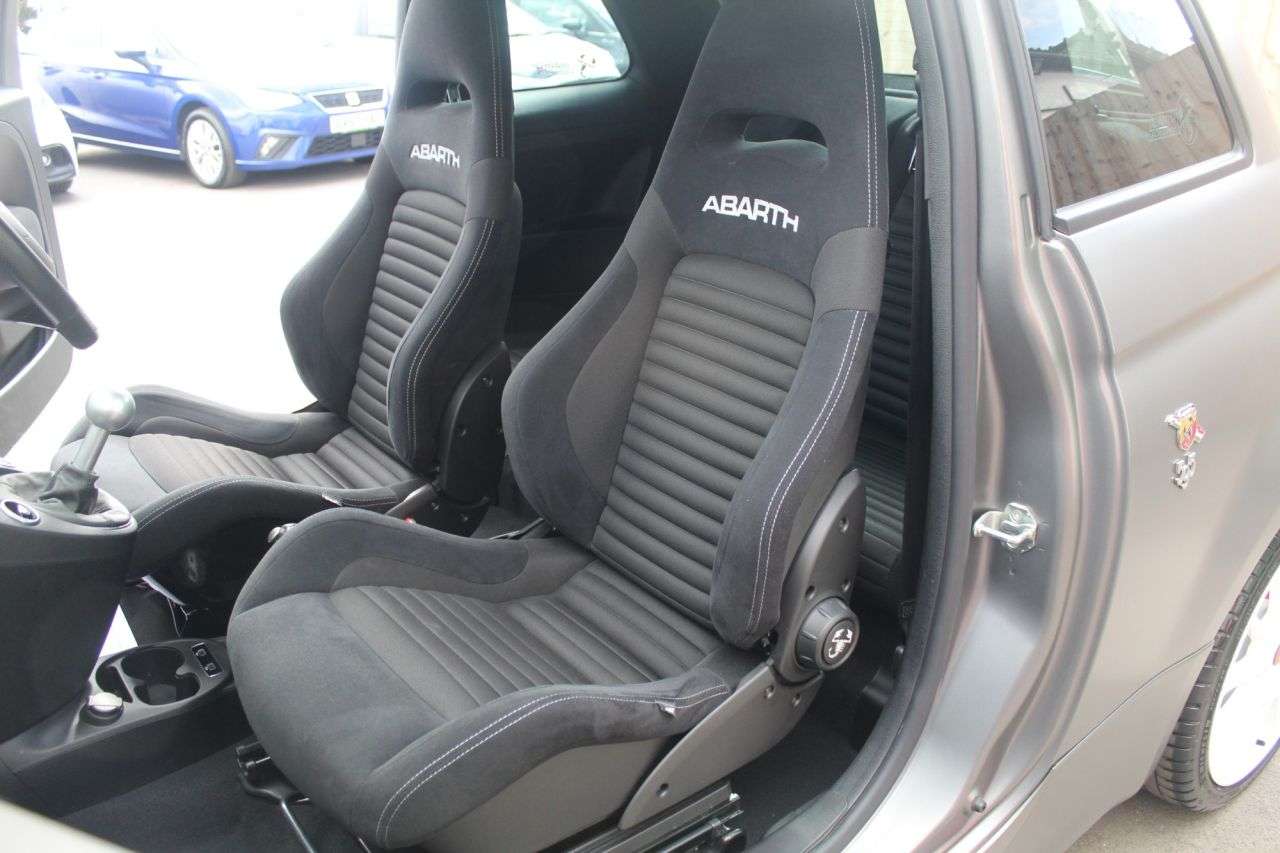 2021 ABARTH 595 2021 ABARTH 595