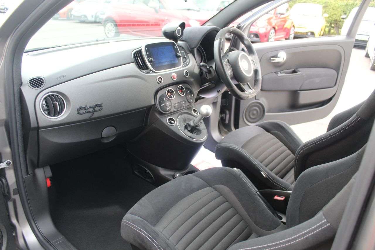 2021 ABARTH 595 2021 ABARTH 595