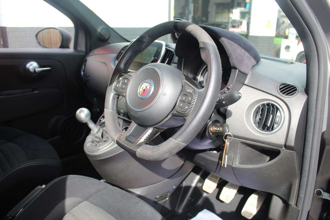 2021 ABARTH 595 2021 ABARTH 595