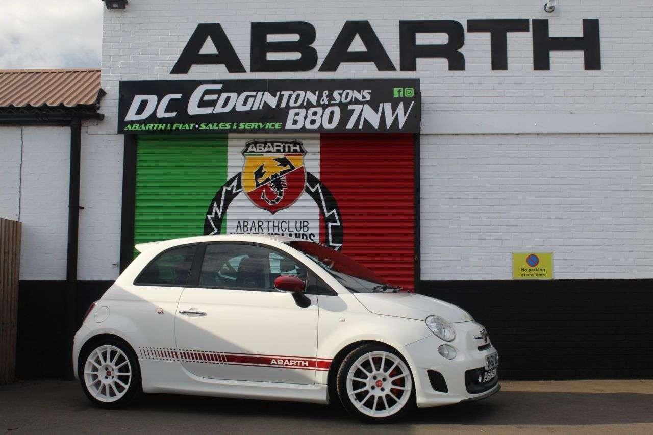 A 2010 ABARTH 500 1.4 T-Jet esseesse Hatchback 3dr Petrol Manual Euro 5 (135 bhp) ORIGIONAL17 A 2010 ABARTH 500 1.4 T-Jet esseesse Hatchback 3dr Petrol Manual Euro 5 (135 bhp) ORIGIONAL17