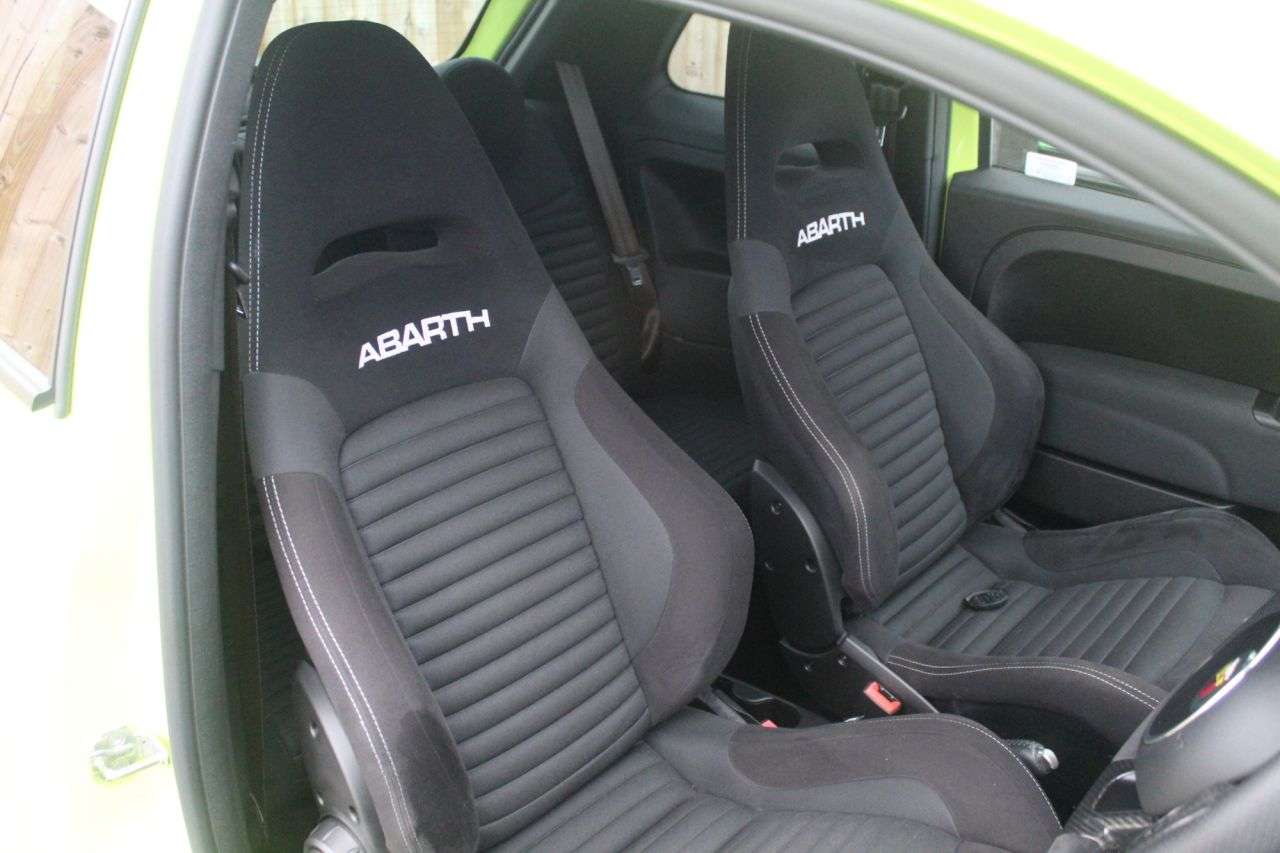 2021 ABARTH 595 2021 ABARTH 595
