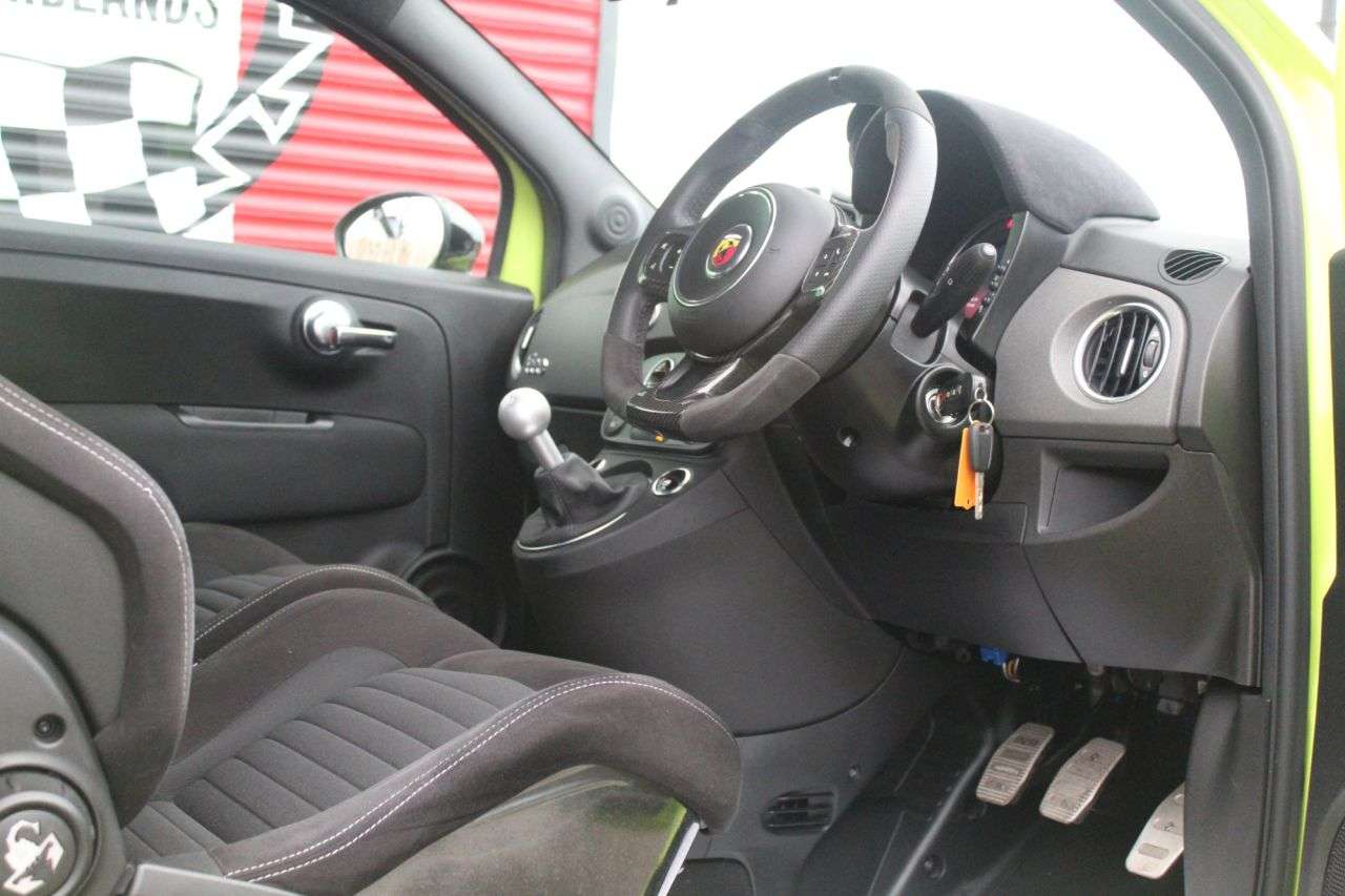 2021 ABARTH 595 2021 ABARTH 595