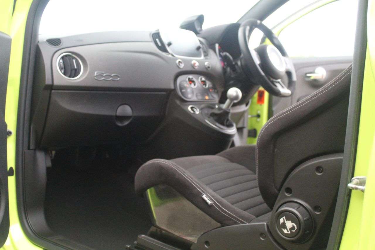 2021 ABARTH 595 2021 ABARTH 595