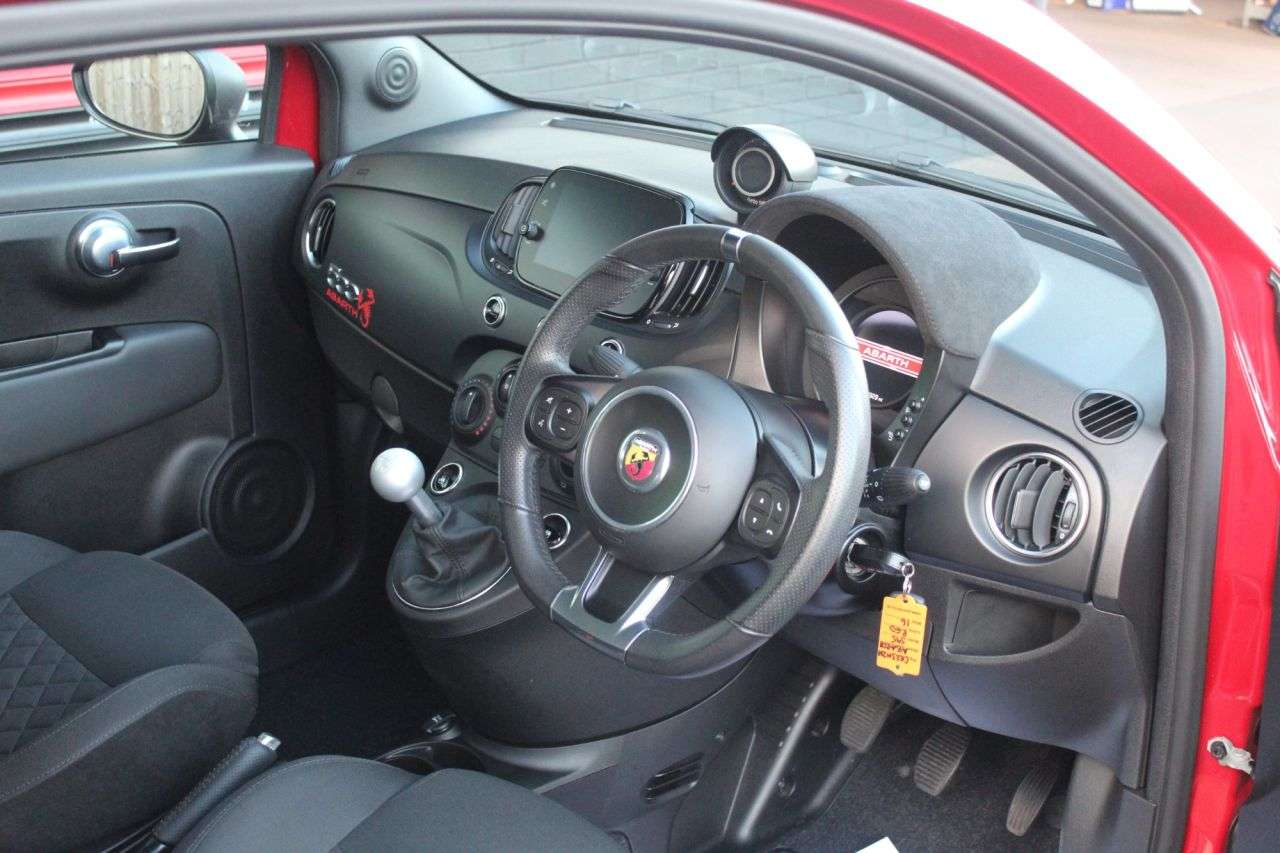 2023 ABARTH 595 2023 ABARTH 595