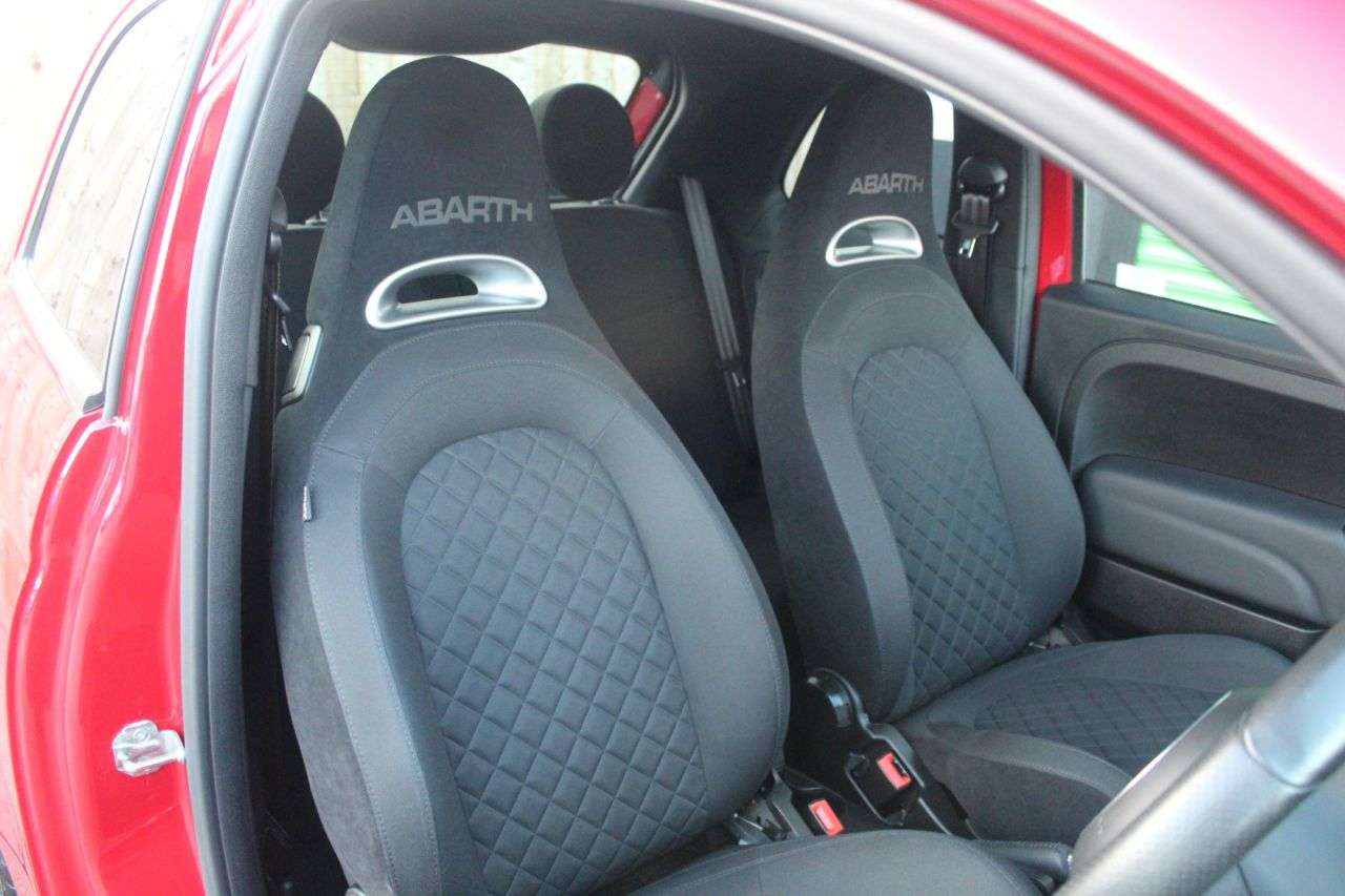 2023 ABARTH 595 2023 ABARTH 595