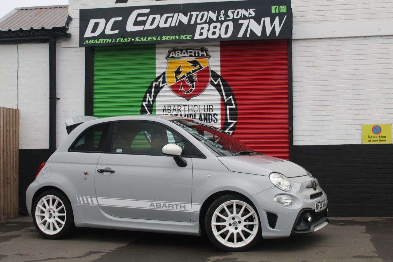2022 ABARTH 695 2022 ABARTH 695